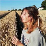 Passionnée d'histoire depuis le plus jeune âge je propose de vous enseigner cette matière. Étant étudiante je connais le programme scolaire actuel et peux vous donner des cours le suivant. J'ai des connaissance sur toutes les périodes historiques – plus o